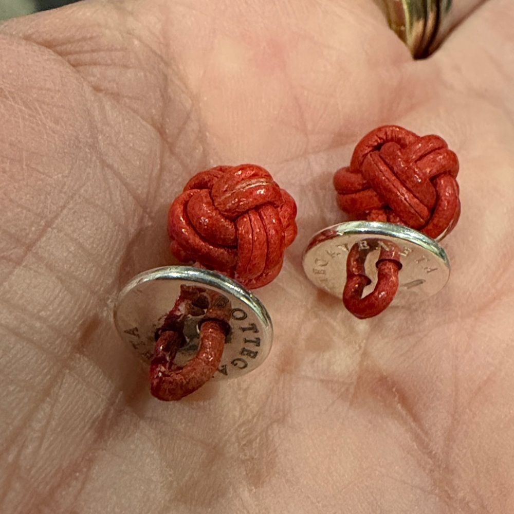 Bottega Veneta Red Leather Knot Cufflinks - Picture 5 of 11
